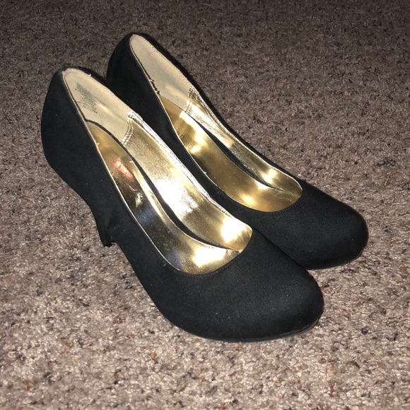 attention Shoes - Black heels